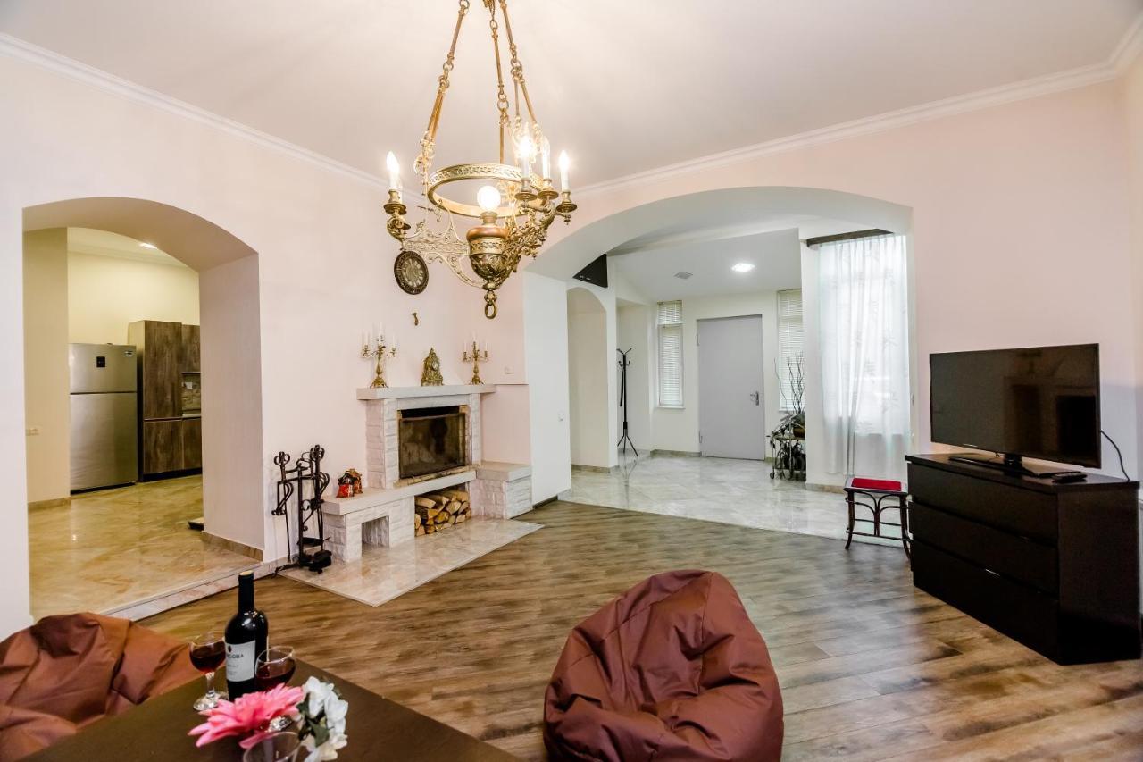 Comfortable House On Marjanishvili Tbilisi Esterno foto