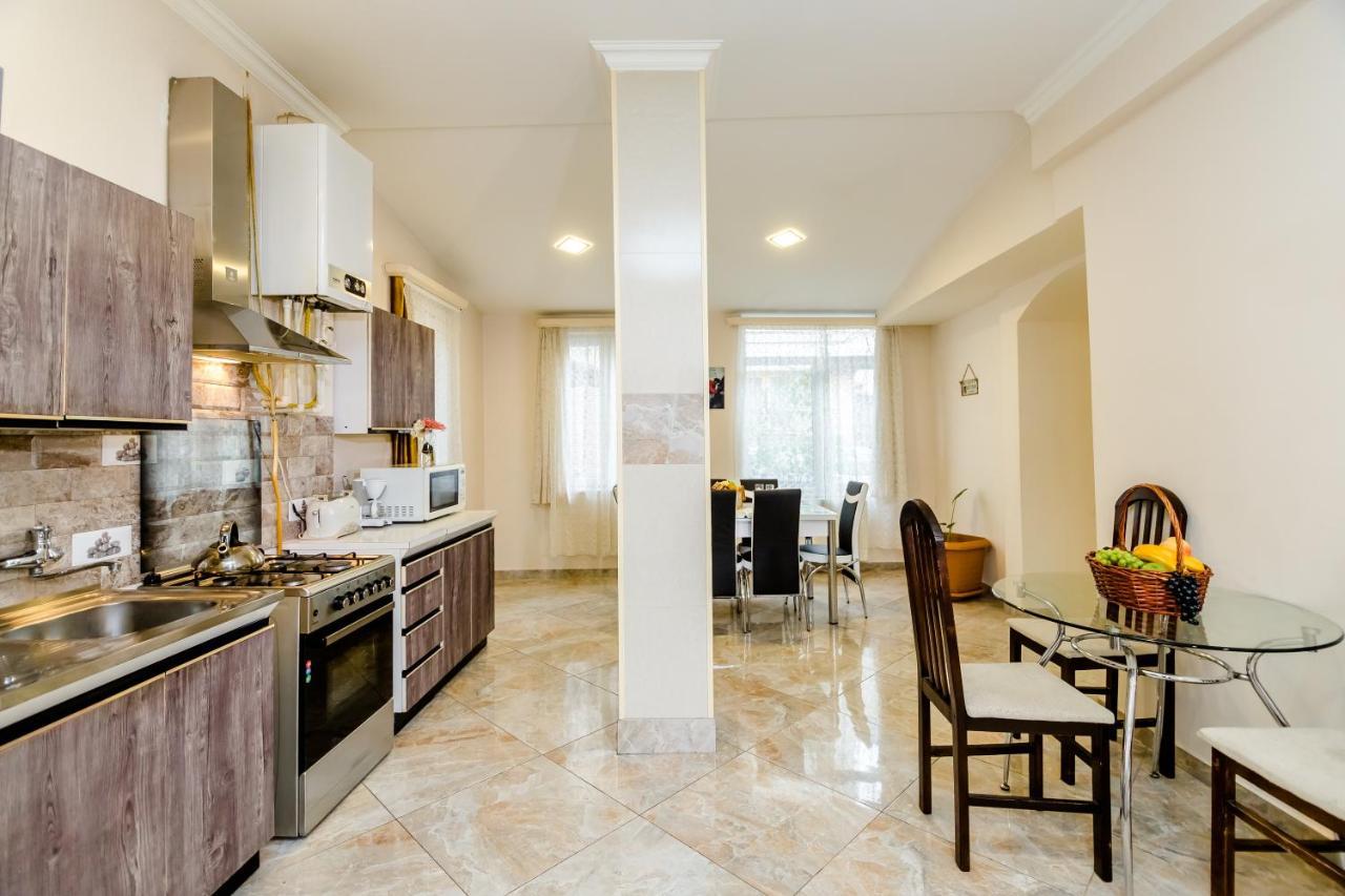 Comfortable House On Marjanishvili Tbilisi Esterno foto