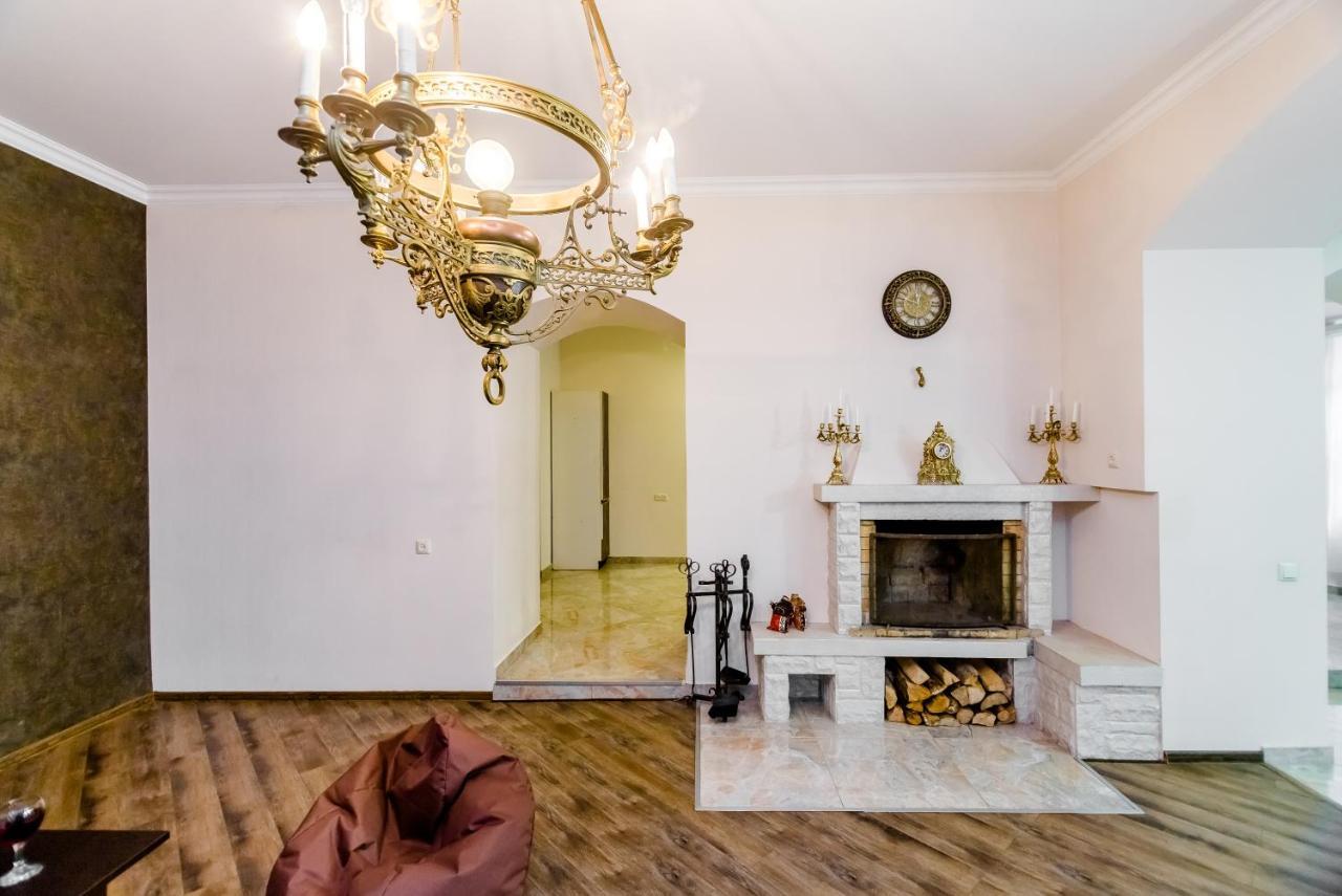 Comfortable House On Marjanishvili Tbilisi Esterno foto
